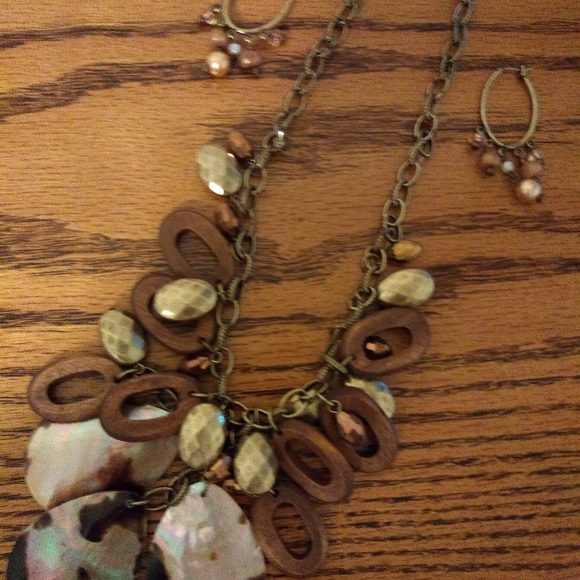 Wood and Shell Necklace and Matching Earrings - Picture 2 of 3